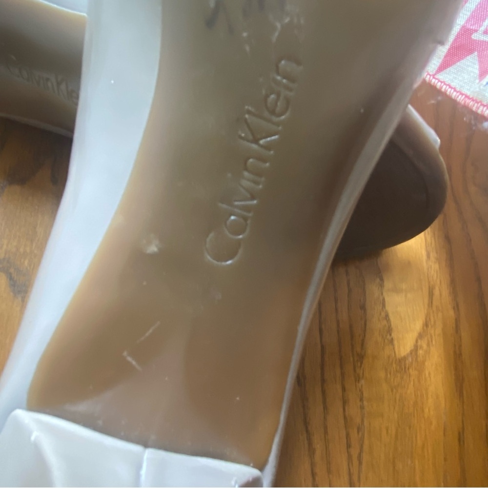 Calvin‎ Klein Collection Tan Heels Elegant Design - Picture 4 of 5